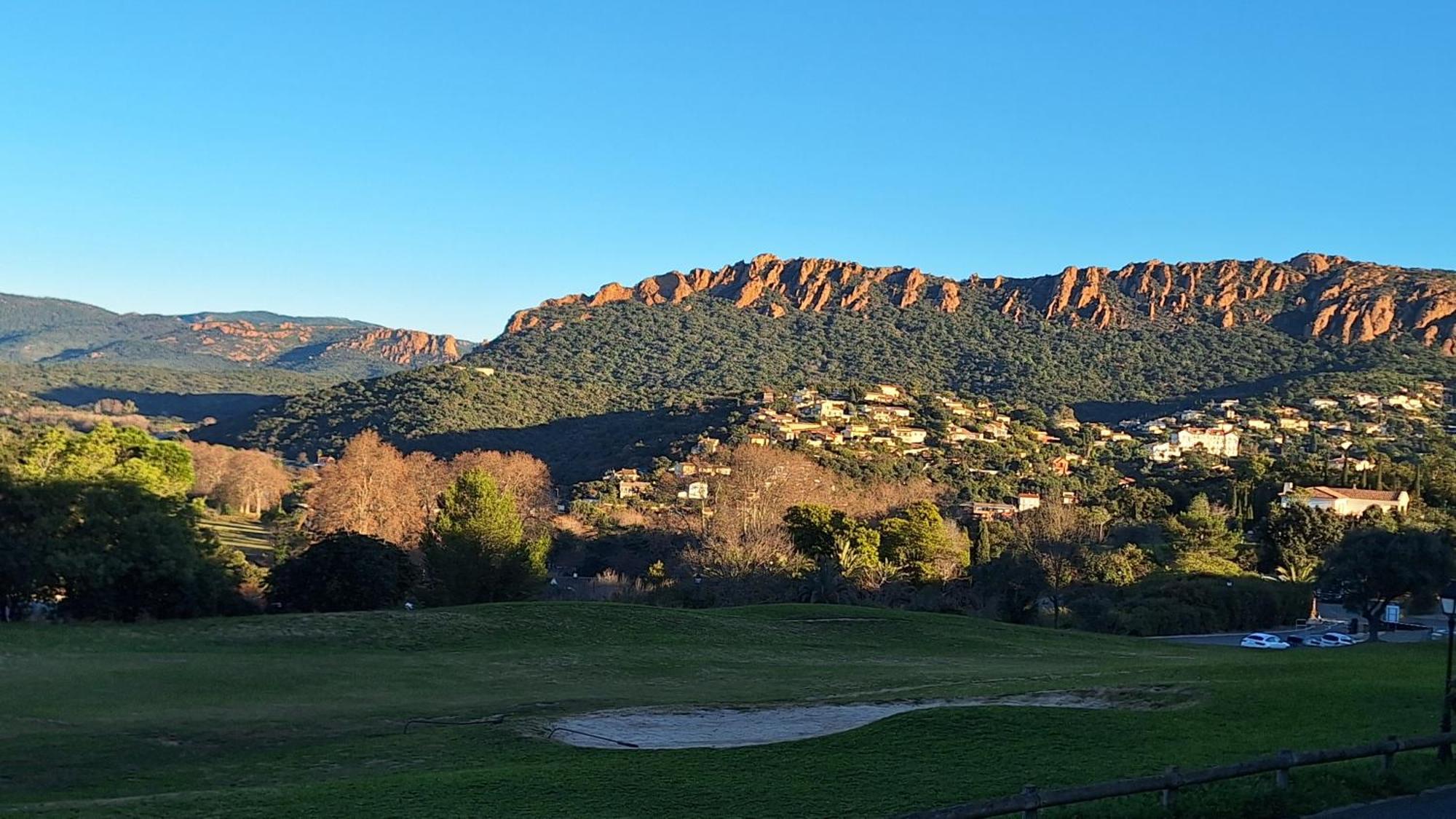 Apartment Cap Esterel 4 Pers Equipe, Belle Vue Golf, Centre Village Pierre & , Parking Inclu Et 5 Piscines Acces Gratuit, Clim, Wifi, Tv, Lave-vaisselle Et Lave-linge,four, Plancha Saint-Raphael (Var)