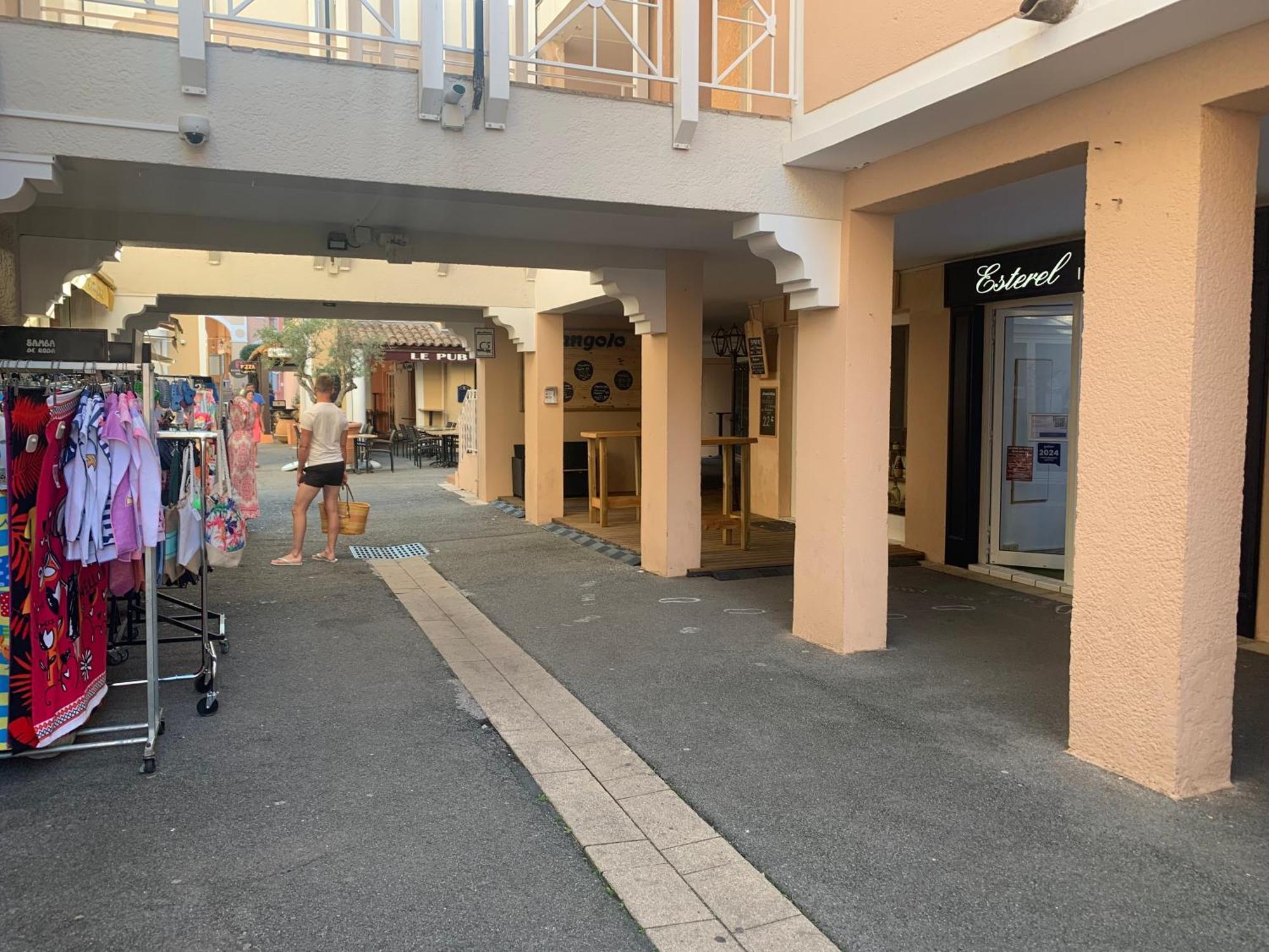 Cap Esterel 4 Pers Equipe, Belle Vue Golf, Centre Village Pierre & , Parking Inclu Et 5 Piscines Acces Gratuit, Clim, Wifi, Tv, Lave-vaisselle Et Lave-linge,four, Plancha *