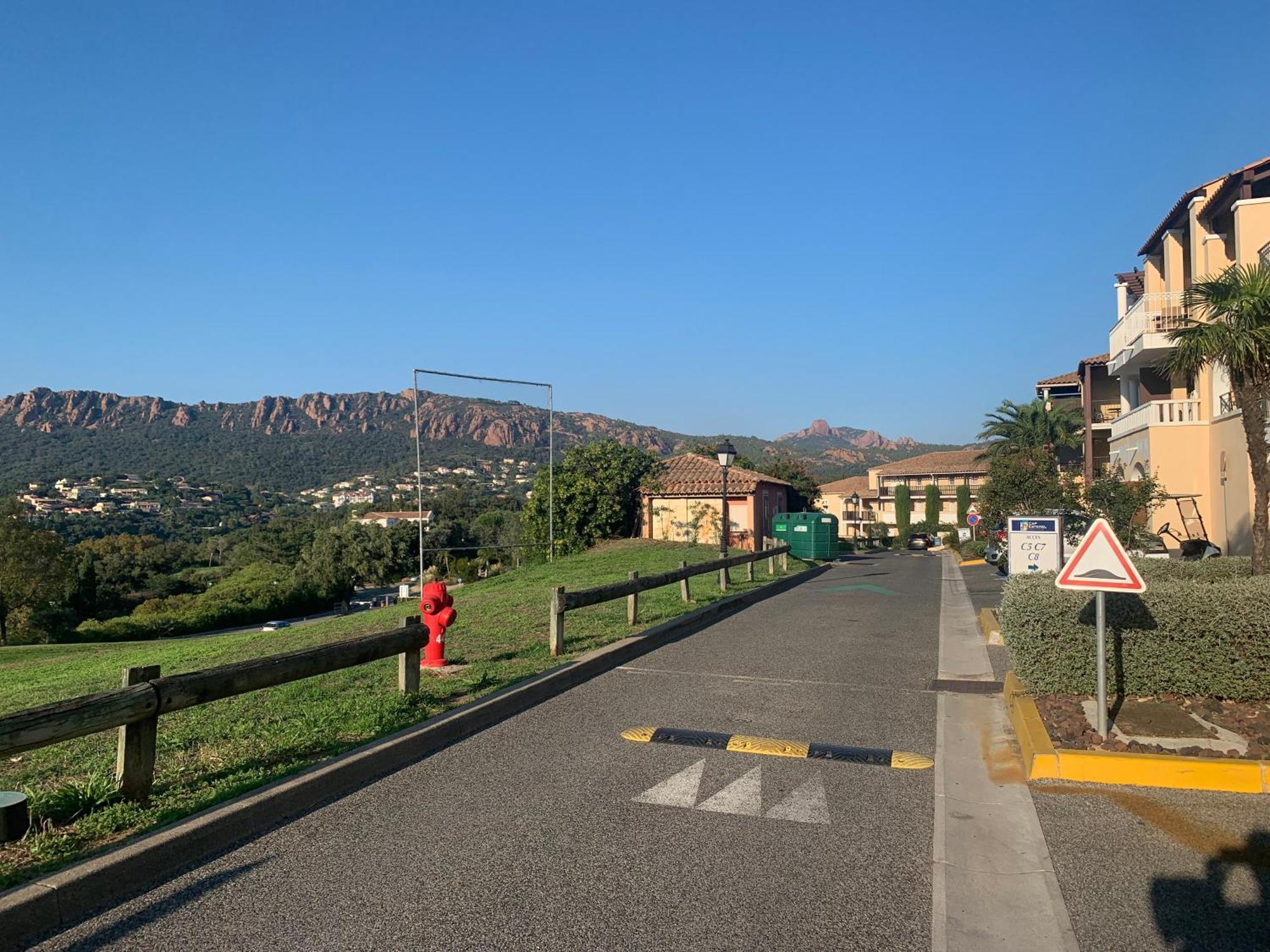 Cap Esterel 4 Pers Equipe, Belle Vue Golf, Centre Village Pierre & , Parking Inclu Et 5 Piscines Acces Gratuit, Clim, Wifi, Tv, Lave-vaisselle Et Lave-linge,four, Plancha Apartment